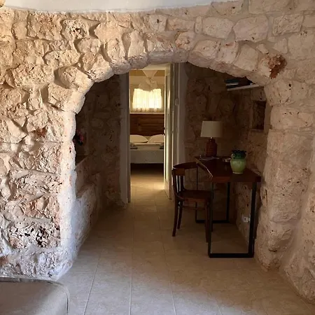 Trullo Al Guappo D'oro 別荘 オストゥーニ